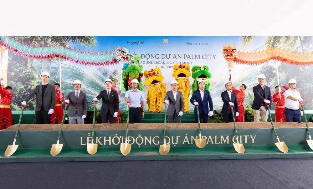 Các đại biểu thực hiện nghi thức động thổ tại lễ khởi động Palm City và phân khu Palm River ngày 16/6/2026. Ảnh: DNCC.