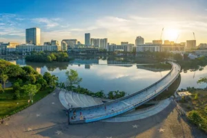 Cầu Ánh Sao và tuyến dạo bộ ven Hồ Bán Nguyệt tại Phú Mỹ Hưng